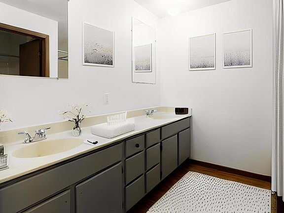 5th image of 1011 5th Ave S #301