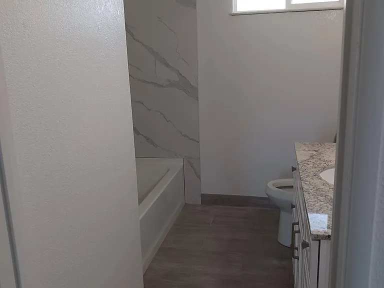 322 E Pearl Ave — Photo 4