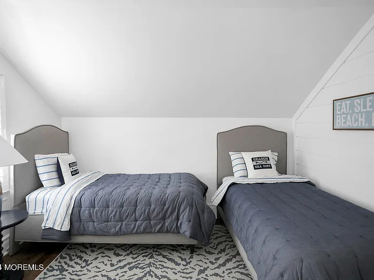 208 Neptune Pl — Photo 35