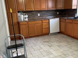 9 Hall St #1R, Waltham, MA 02453