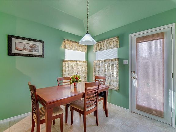 5th image of 2868 Grandview Dr