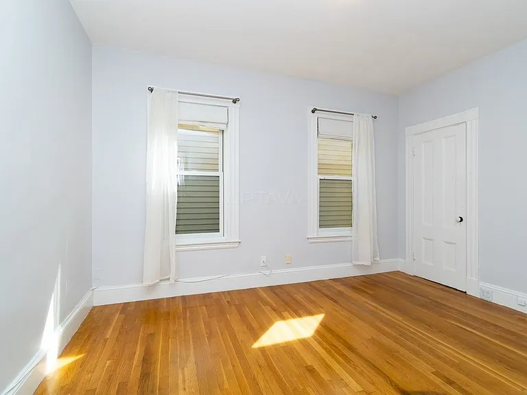 158 Elm St N #2 — Photo 5