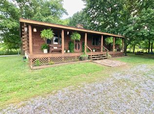 215 Schnake Ln, Eldorado, IL 62930