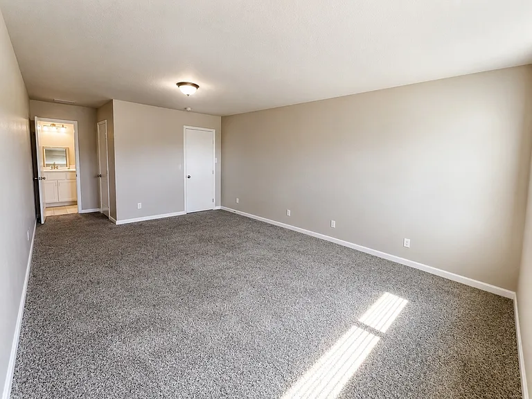 409 Jefferson Ave — Photo 9
