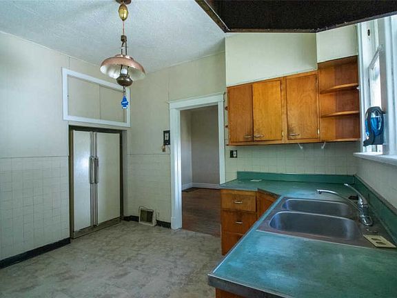 4th image of 1326 Belrue Ave