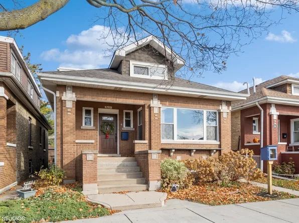 5021 N Kennison Ave, Chicago, IL 60630
