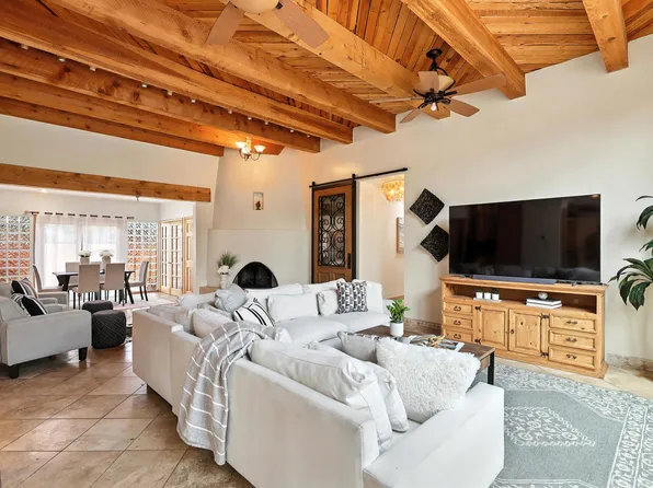 1121 Marigold Dr NE, Albuquerque, NM 87122