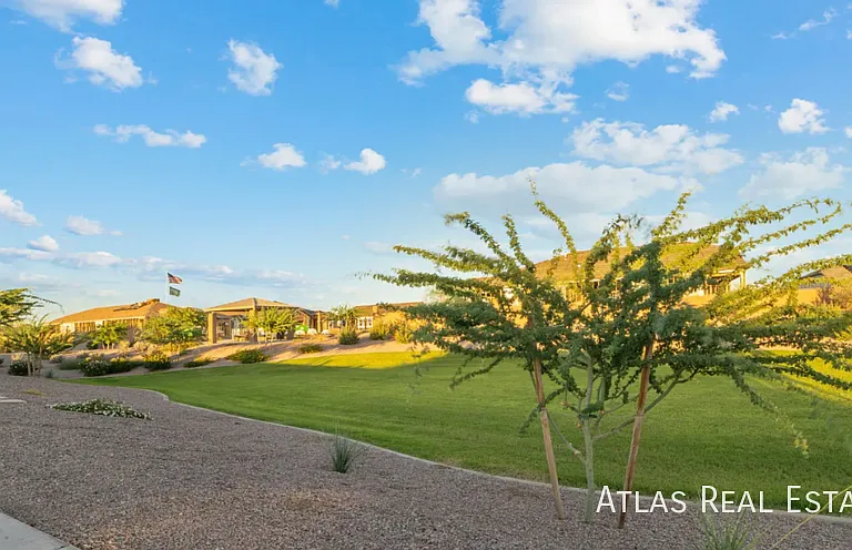 1168 W Castle Ct — Photo 21