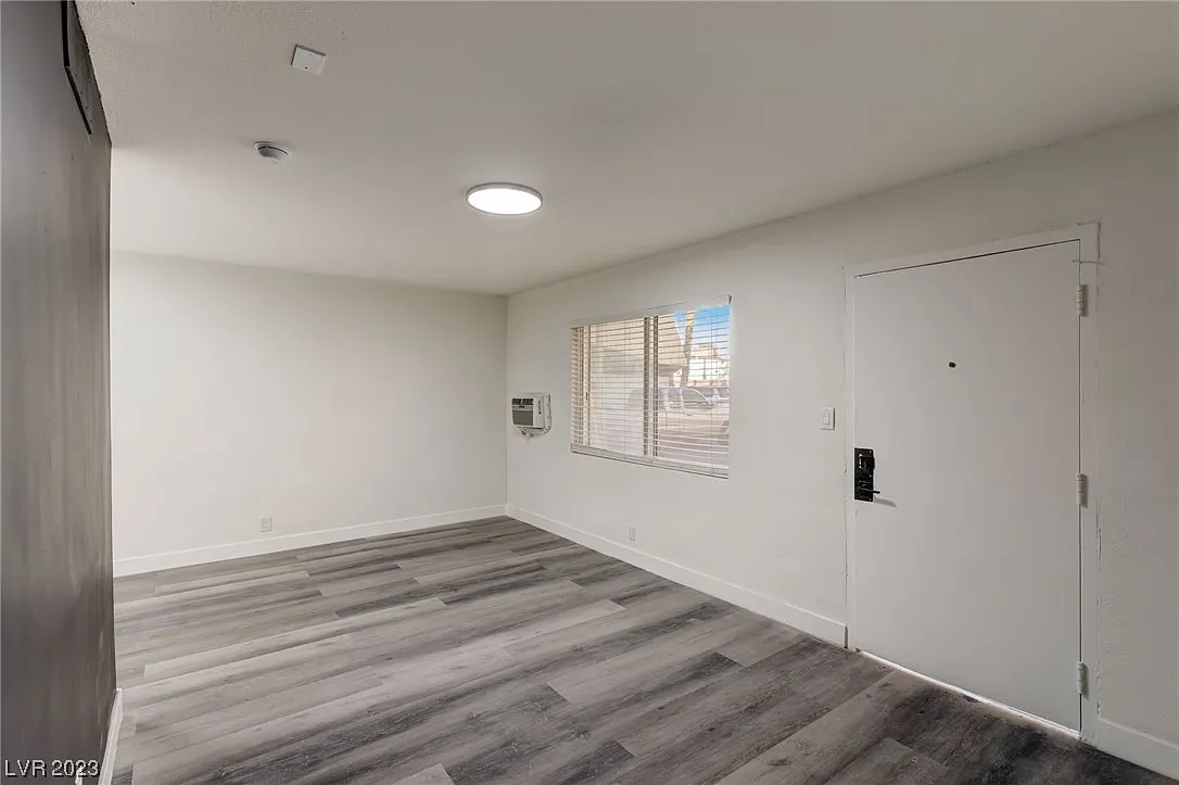 1 bed, 1.0 bath, 14420 sqft, $1,095 — Photo 3