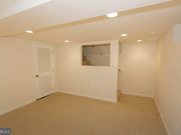 1419 N Longfellow St — Photo 30