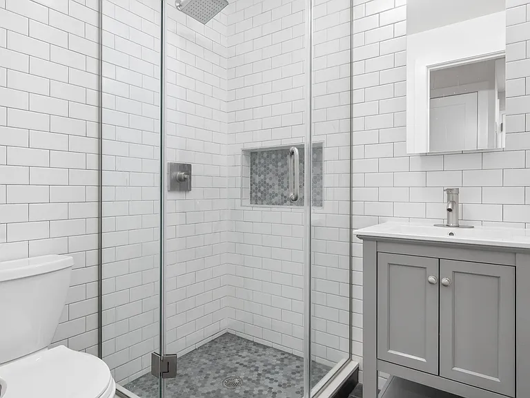 418 E 9th St #1B — Photo 6