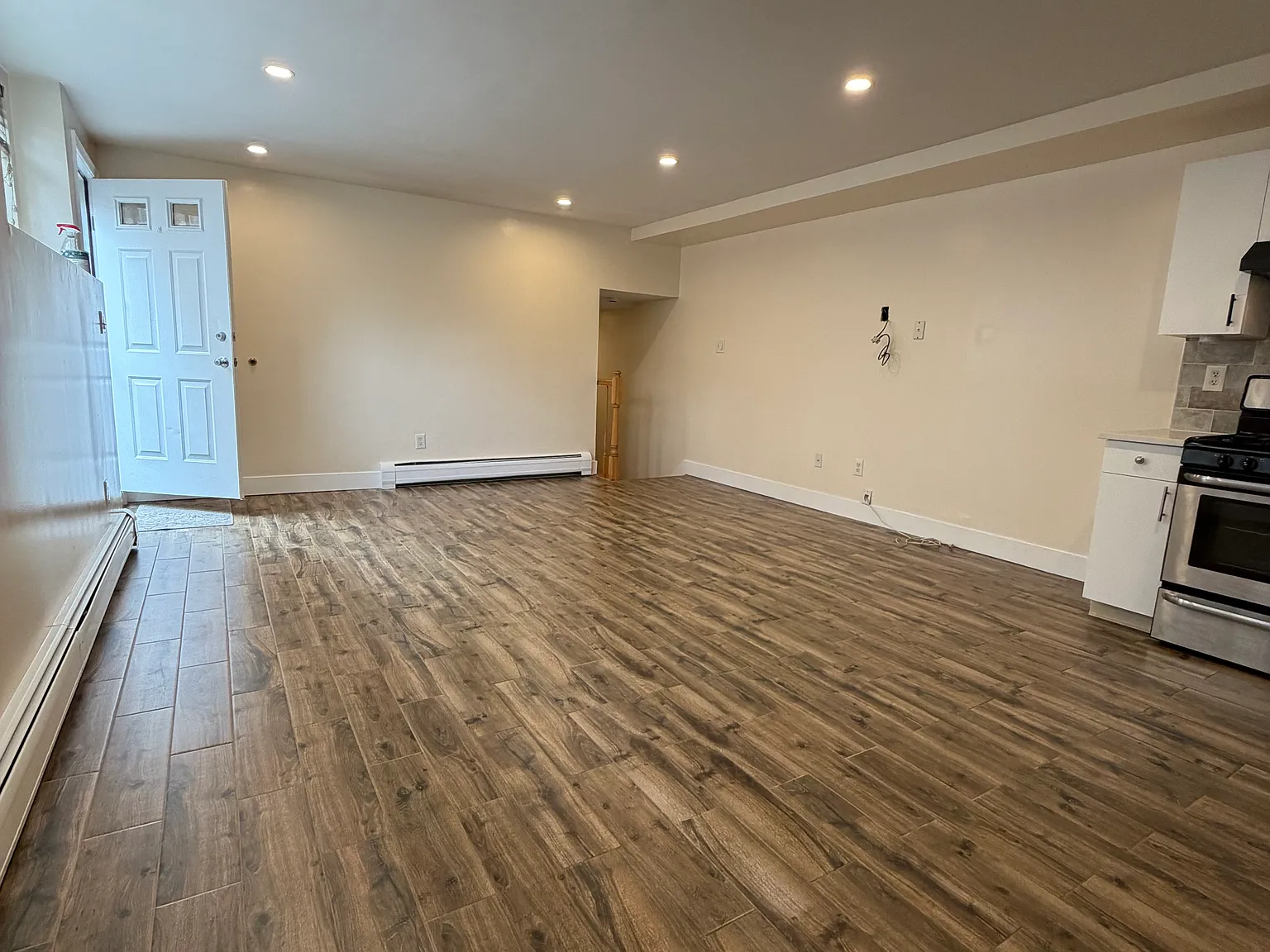 1 bed, 850 sqft, $1,600 — Photo 2