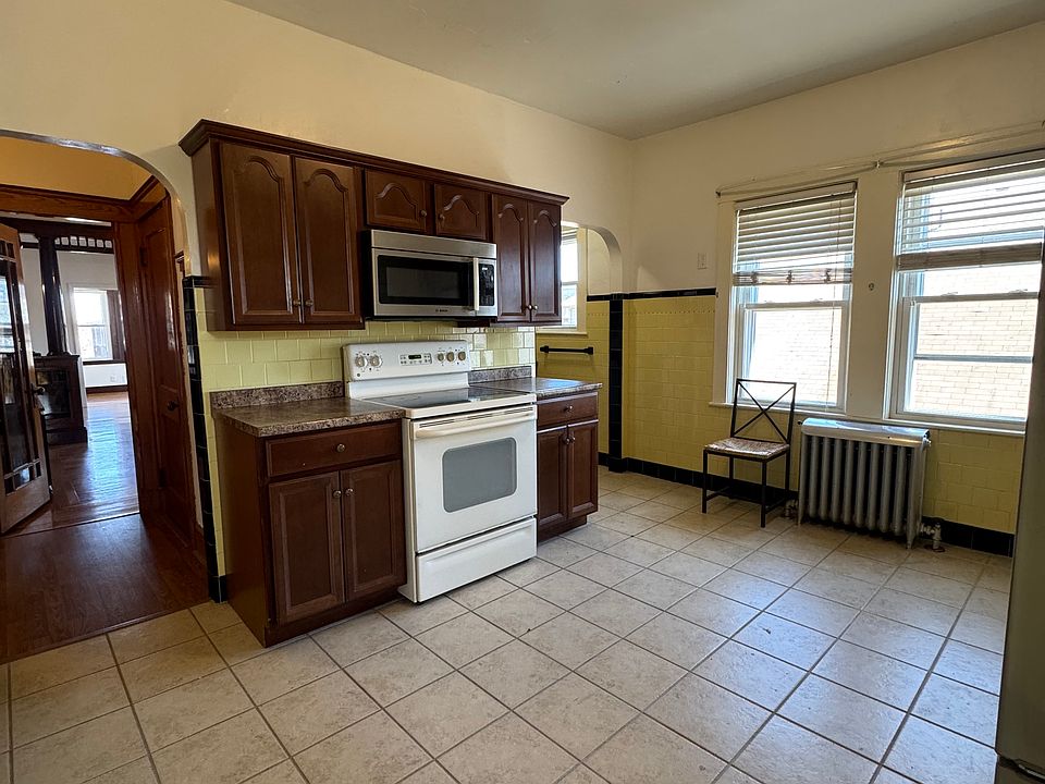 1st image of 127 Saint Andrew Rd #3A