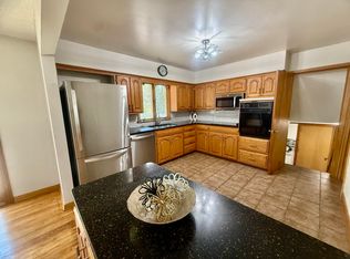 28 Crestwood Dr, Council Bluffs, IA 51503