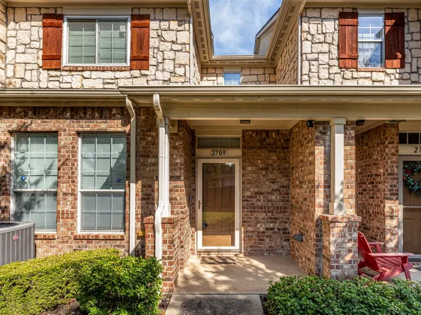 2709 Olympic Park Dr, Grand Prairie, TX 75050
