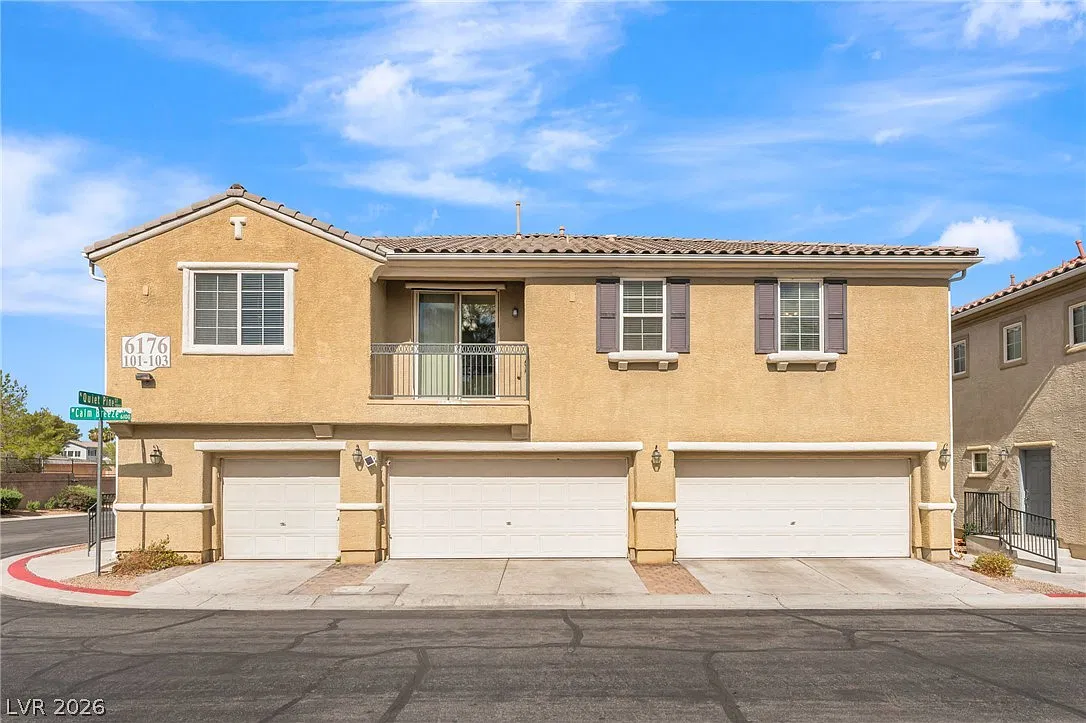 2 bed, 2.0 bath, 1205 sqft, $1,800 — Photo 2