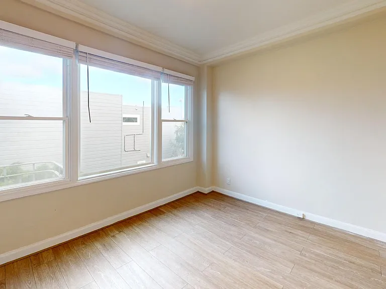 100 Broderick Street — Photo 9