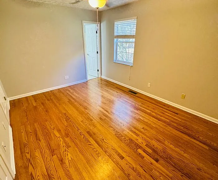 1221 Overton Ln — Photo 11
