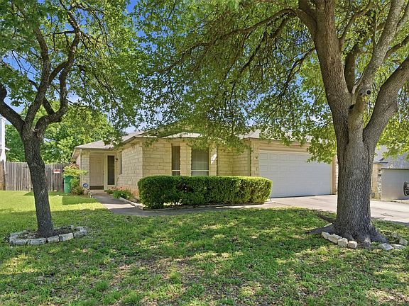 2nd image of 1017 Reynaldo St
