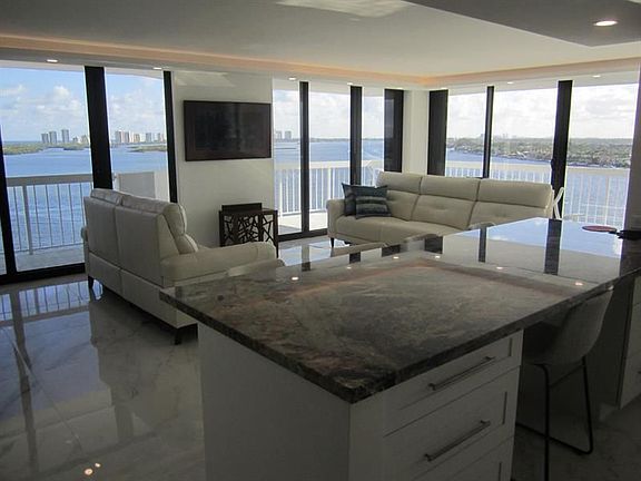 5th image of 115 Lakeshore Dr APT 1247