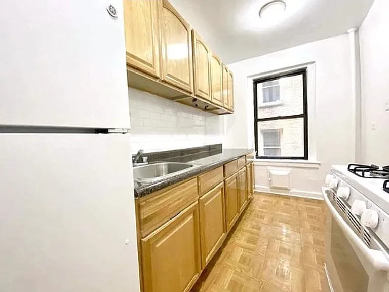 831 W 176th St #5H — Photo 2