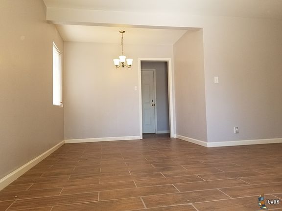 2nd image of 542 Vine St