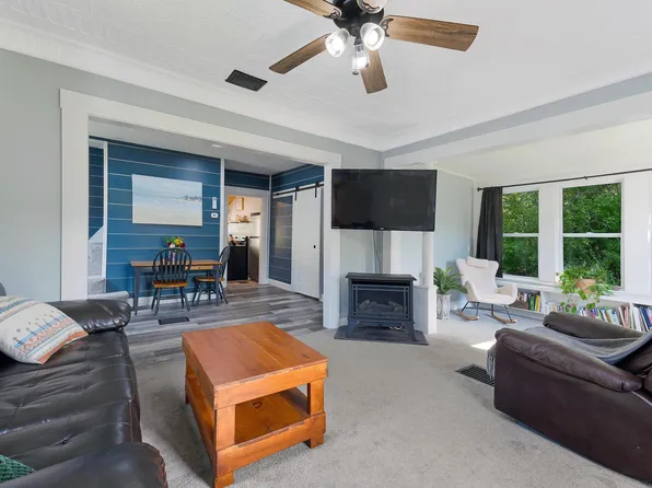 31 Wheeler Street, Paris, ME 04281