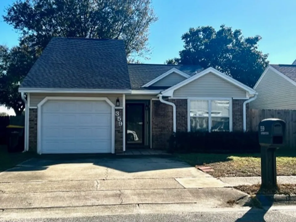 359 Canterbury Cir
