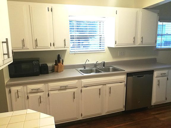 4th image of 322 Quincy Ave