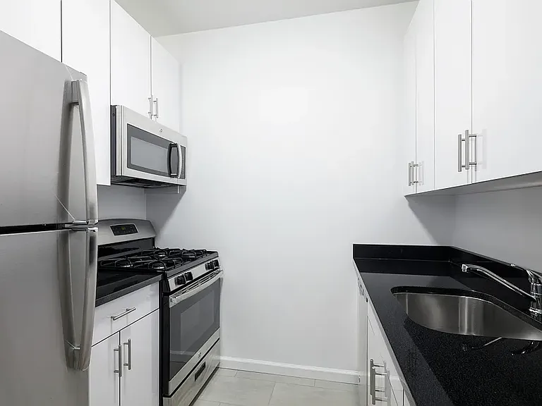 75 West St #12G — Photo 3