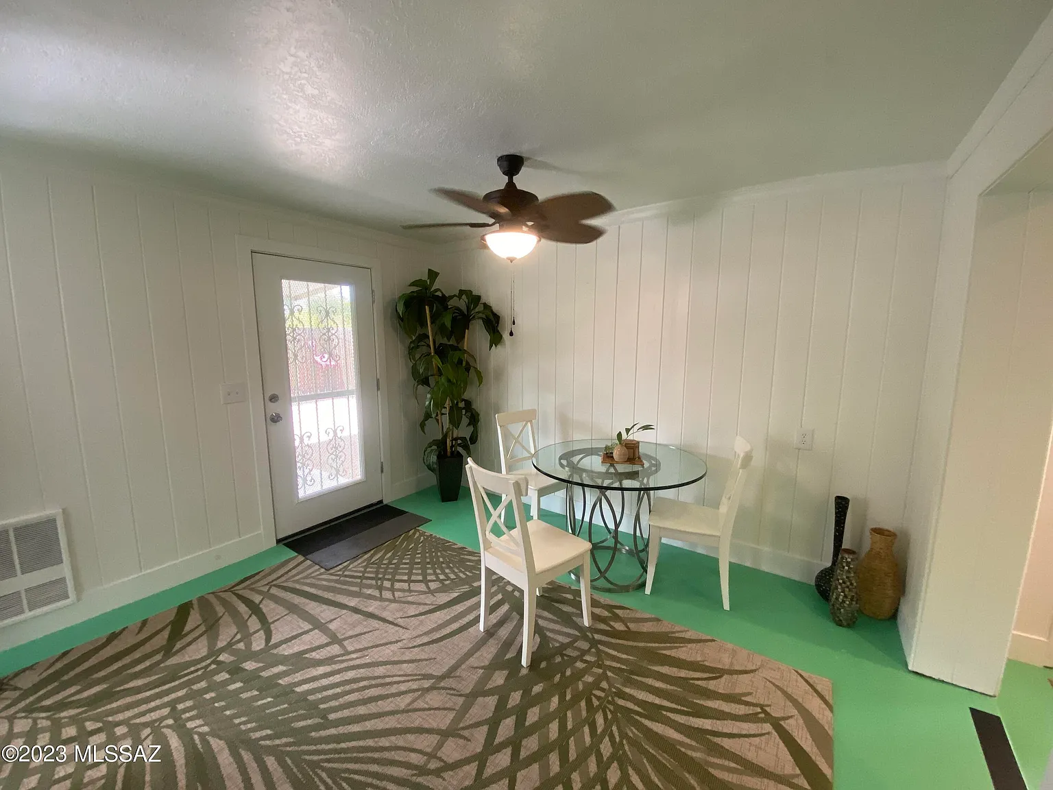 3 bed, 1.5 bath, 1154 sqft, $1,899 — Photo 2