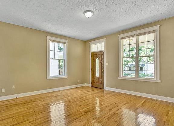 3rd image of 5516 Dewey Ave