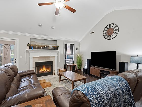 2nd image of 140 Poplar Green Ln