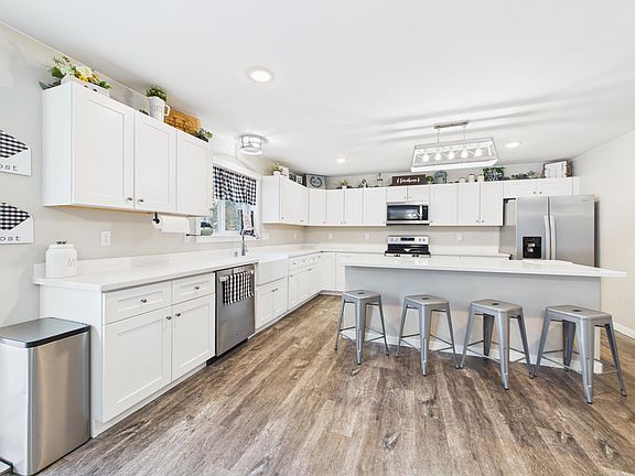 3rd image of 1200 Florice Dr