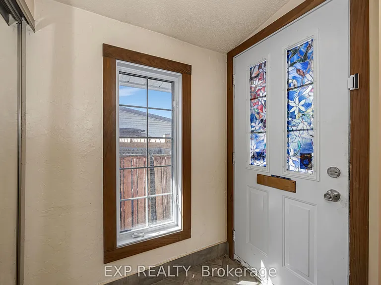 21 Southview Cres — Photo 5