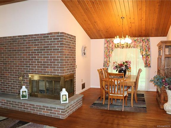 4th image of 85 Sherwood Ln
