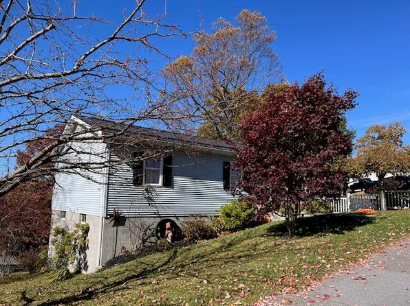 200 2nd St, Oak Hill, WV 25901