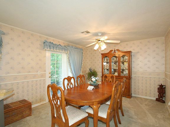 GREAT DINING AREA OFF KITCHEN 