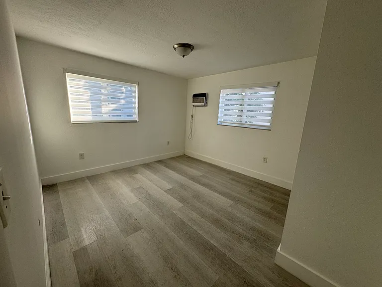 3460 SW 25th Ter #1 — Photo 8