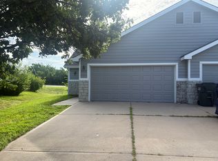 3410 Morning Dove Cir, Lawrence, KS 66049