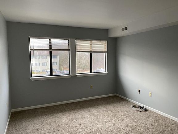 3rd image of 960 Life Dr APT 21
