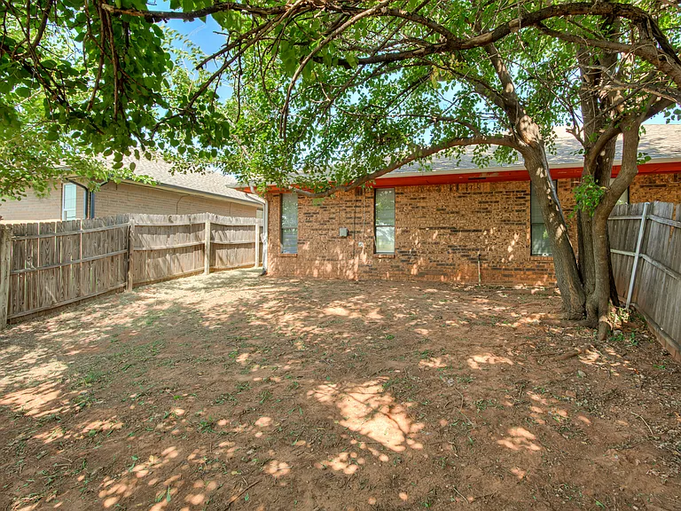 9027 N Rockwell Dr — Photo 31