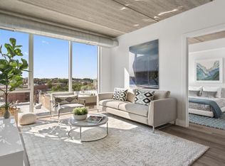 723 W Sheridan Rd #812, Chicago, IL 60613