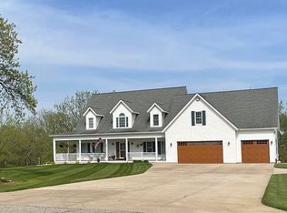7111 Town Line Rd, Waterford, WI 53185