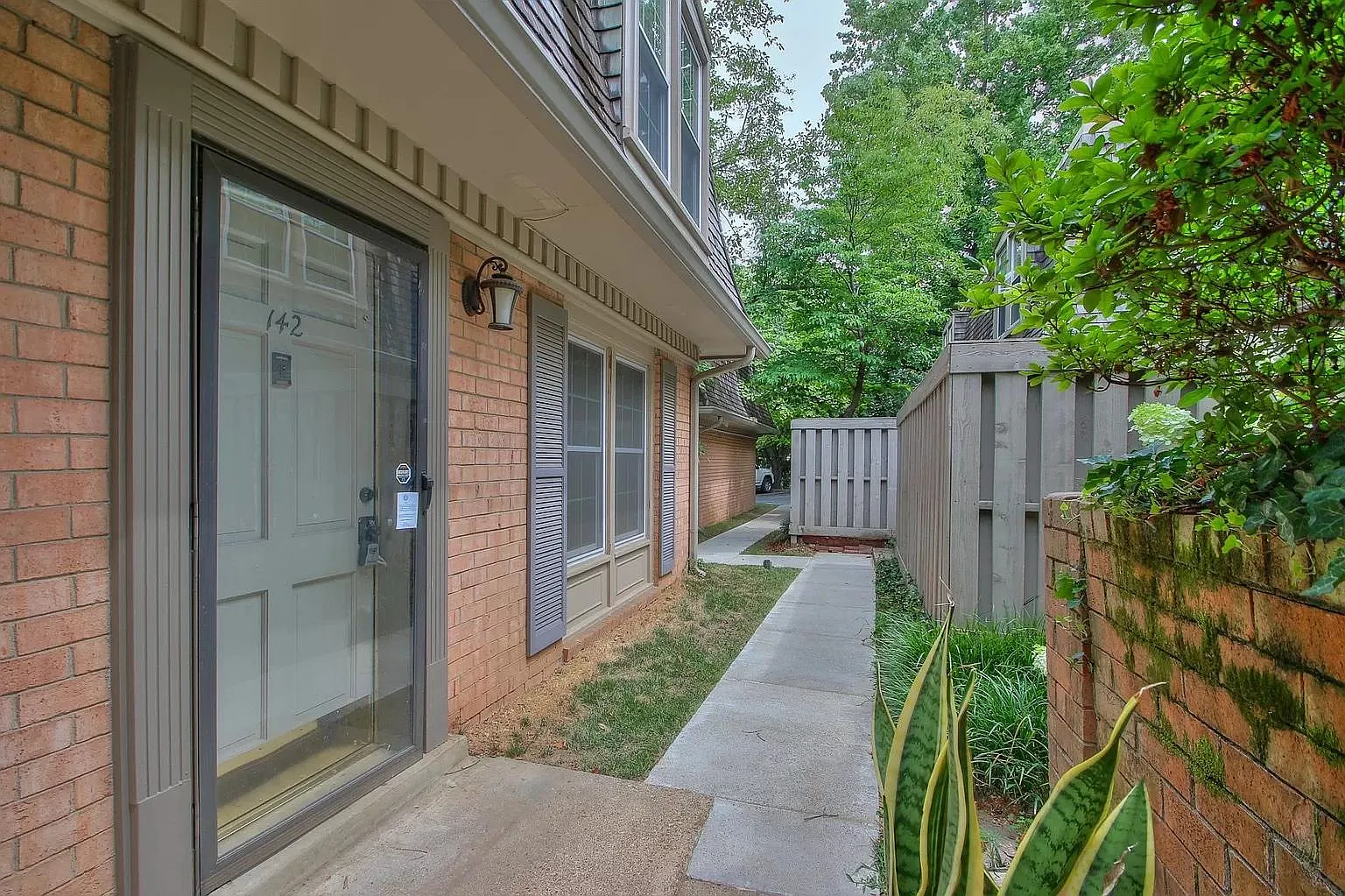 2 bed, 1.5 bath, 1126 sqft, $1,945 — Photo 2