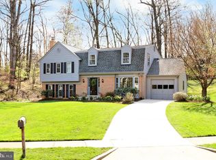 2201 Loch Lomond Dr, Vienna, VA 22181