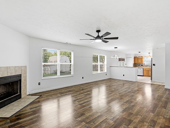 5th image of 1124 Pebble Ct