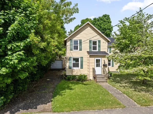 14 S Oak Ave, Endicott, NY 13760