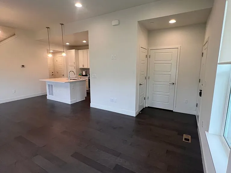 628 Discovery Pkwy — Photo 9