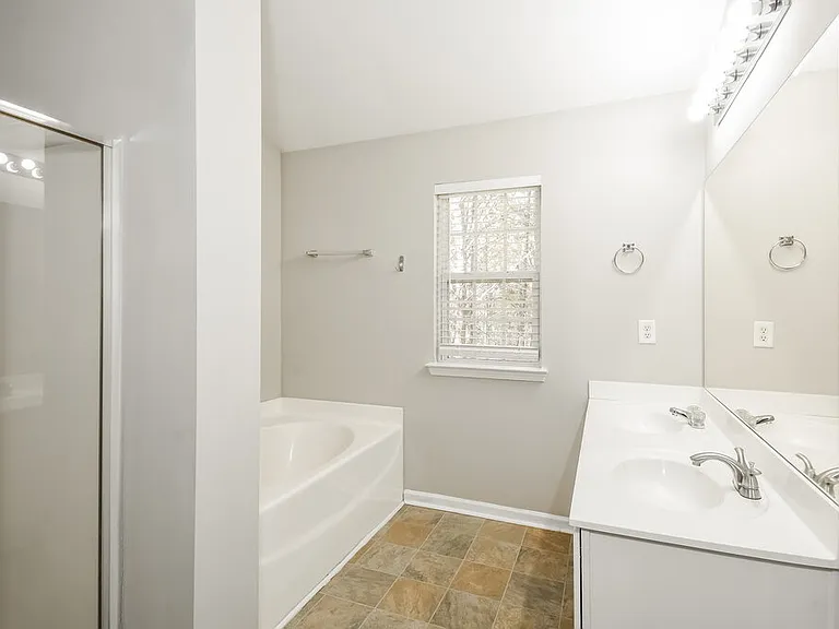 204 Ranier Ct — Photo 12